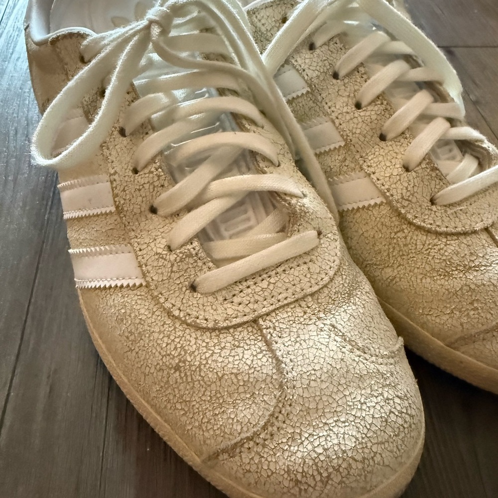 Adidas GAZELLE Sneakers in Cream/Off White